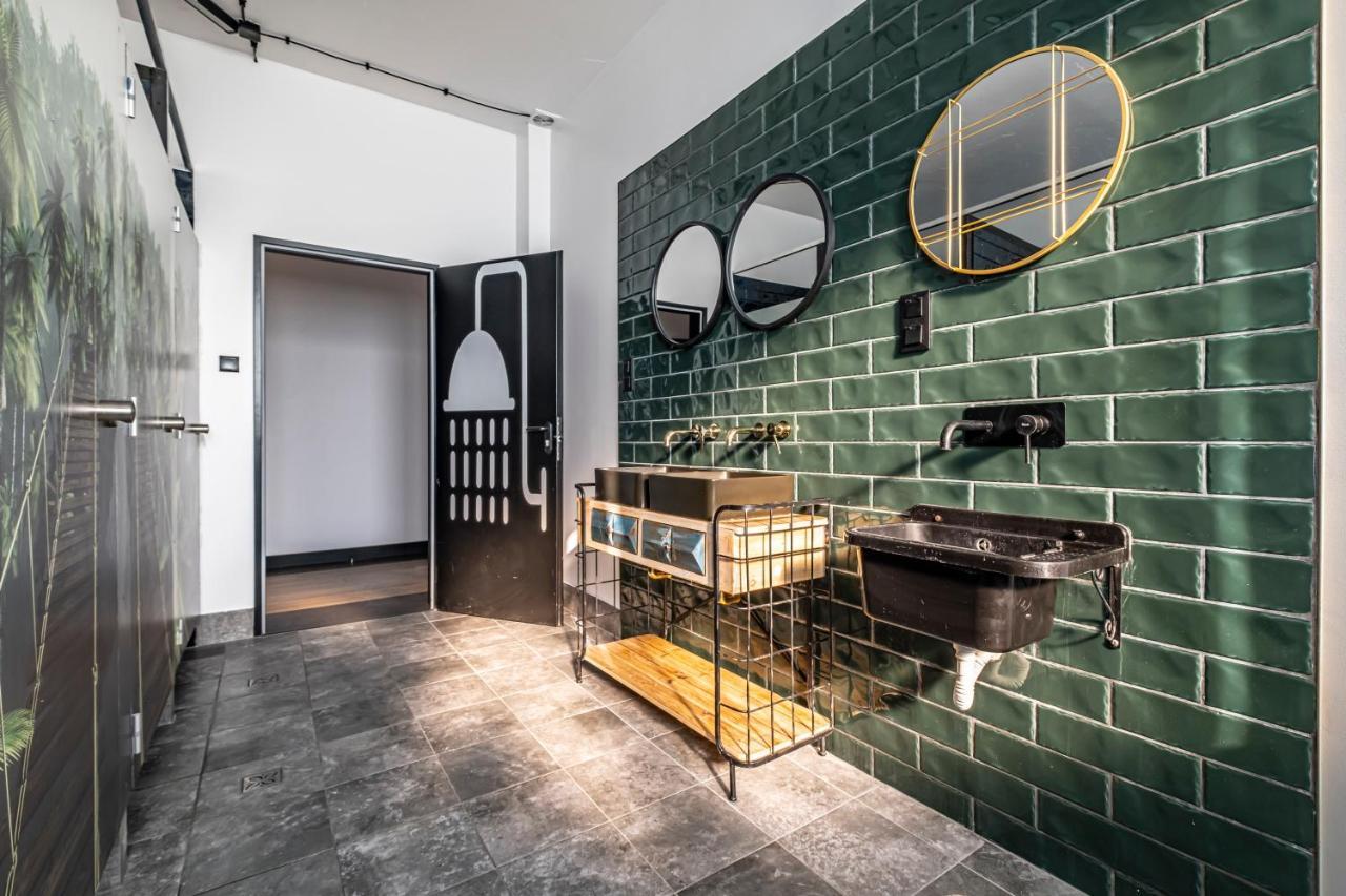 Vola Hostel Warszawa Exteriör bild