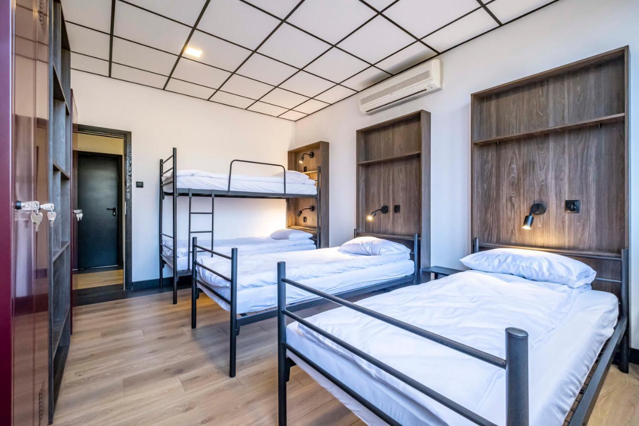 Vola Hostel Warszawa Exteriör bild
