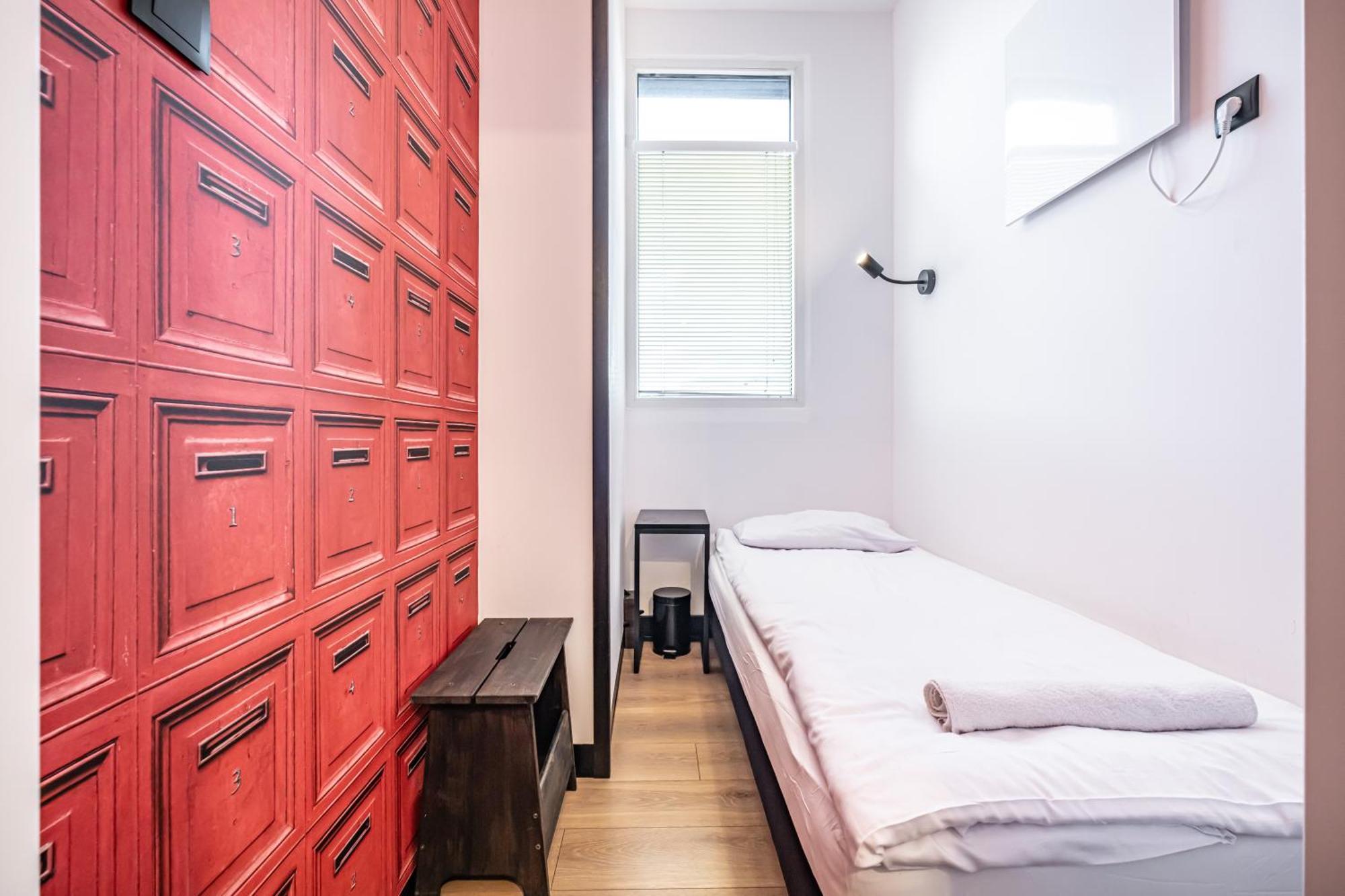 Vola Hostel Warszawa Exteriör bild