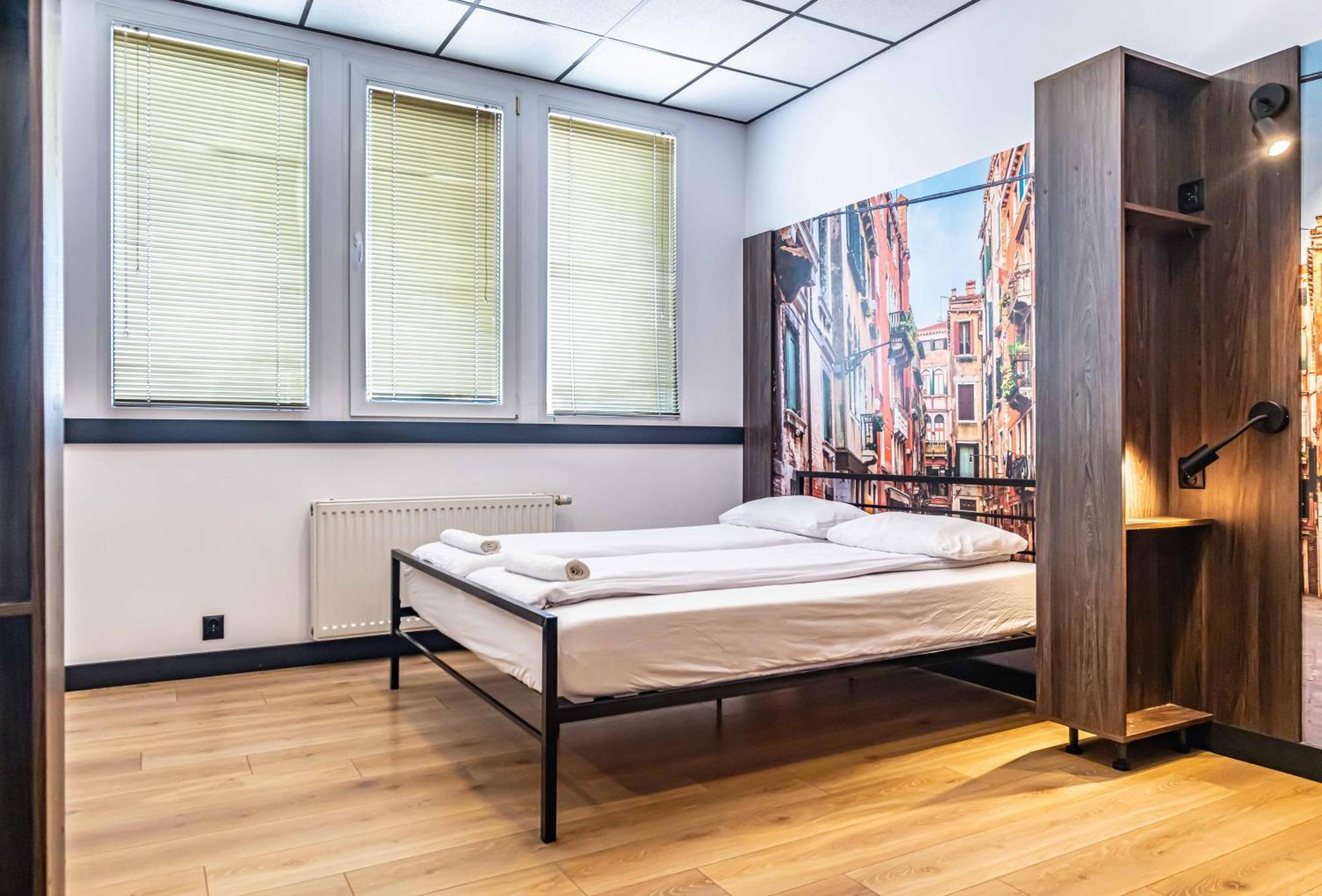 Vola Hostel Warszawa Exteriör bild