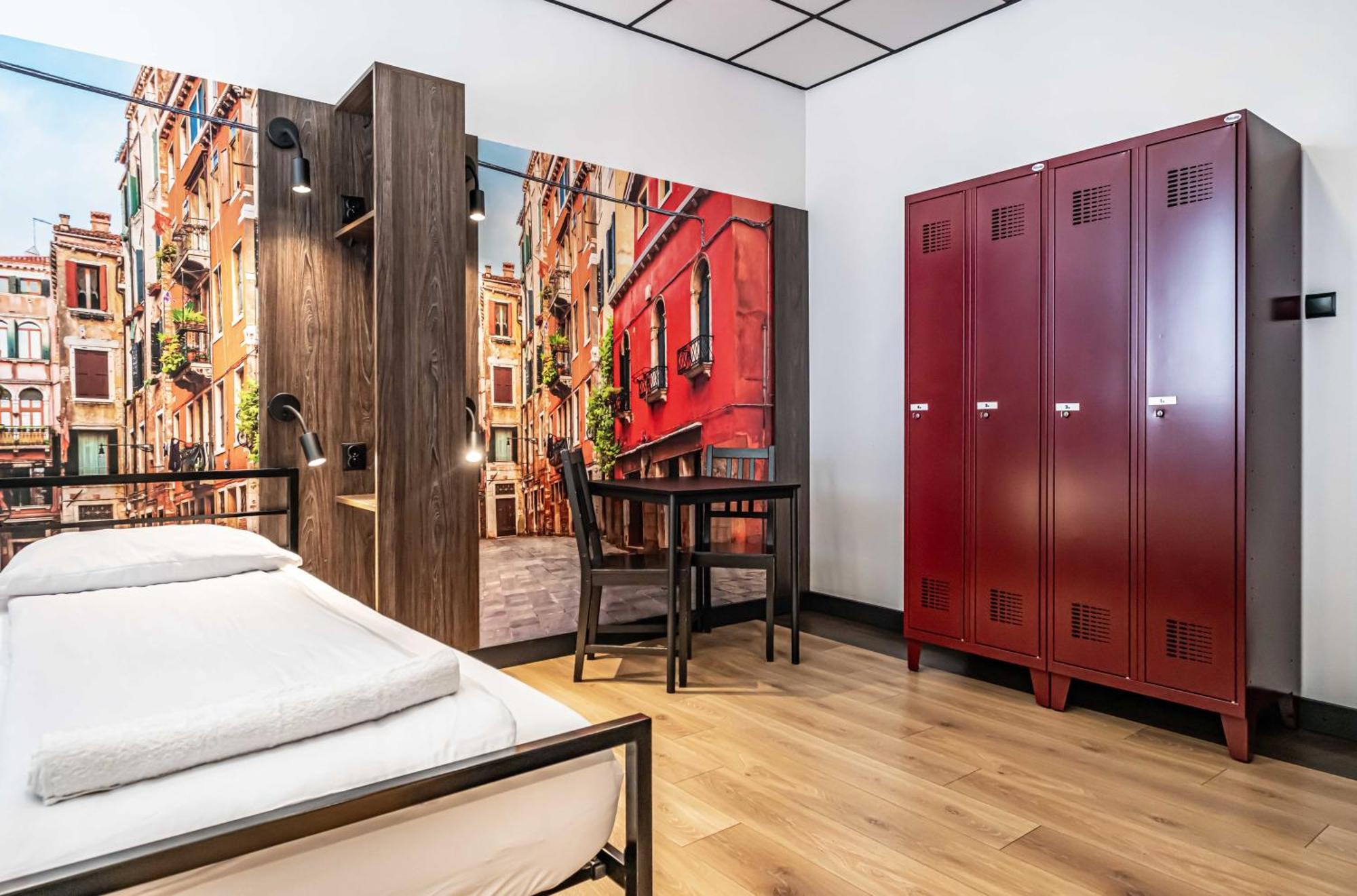 Vola Hostel Warszawa Exteriör bild