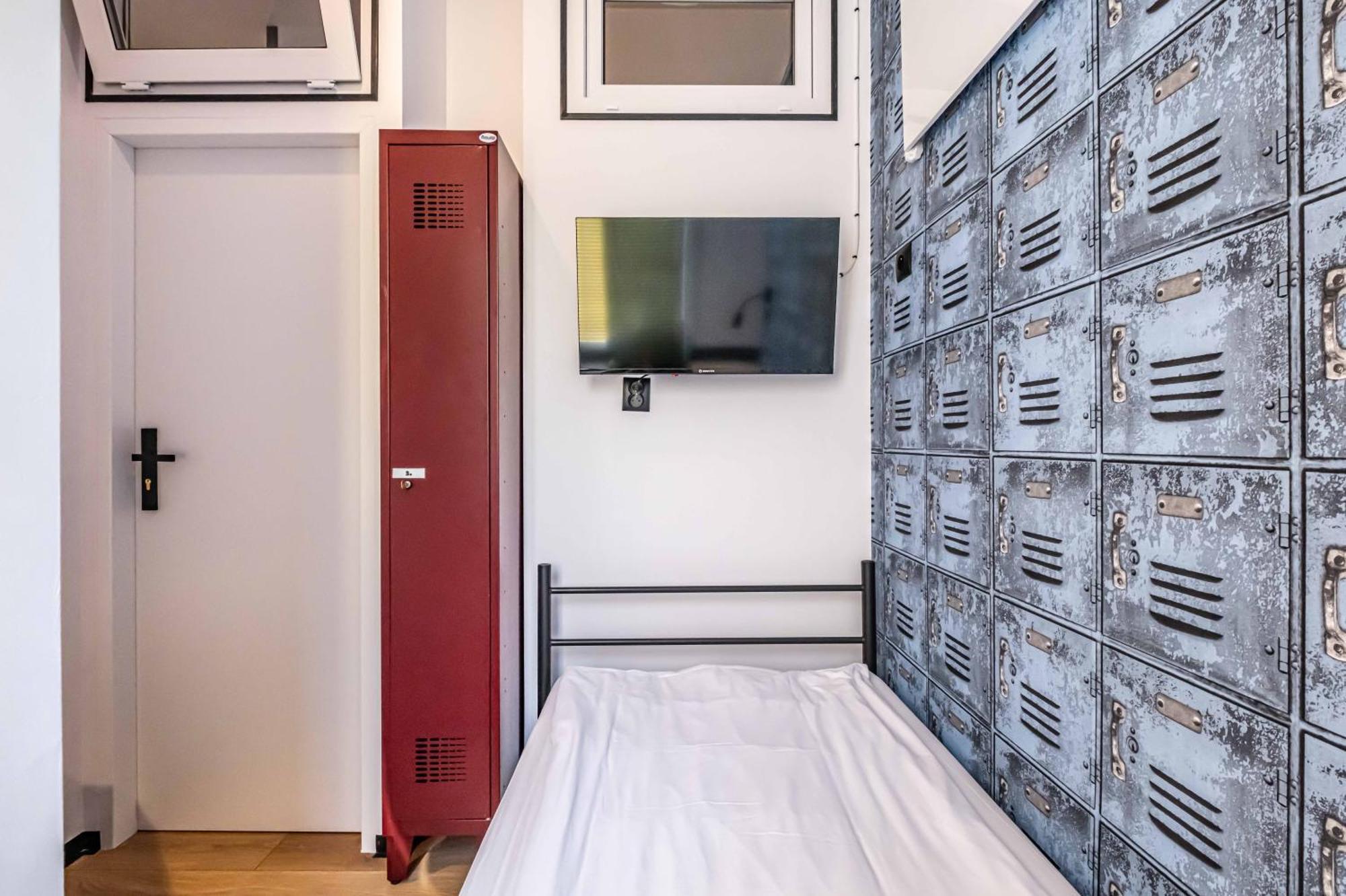 Vola Hostel Warszawa Exteriör bild