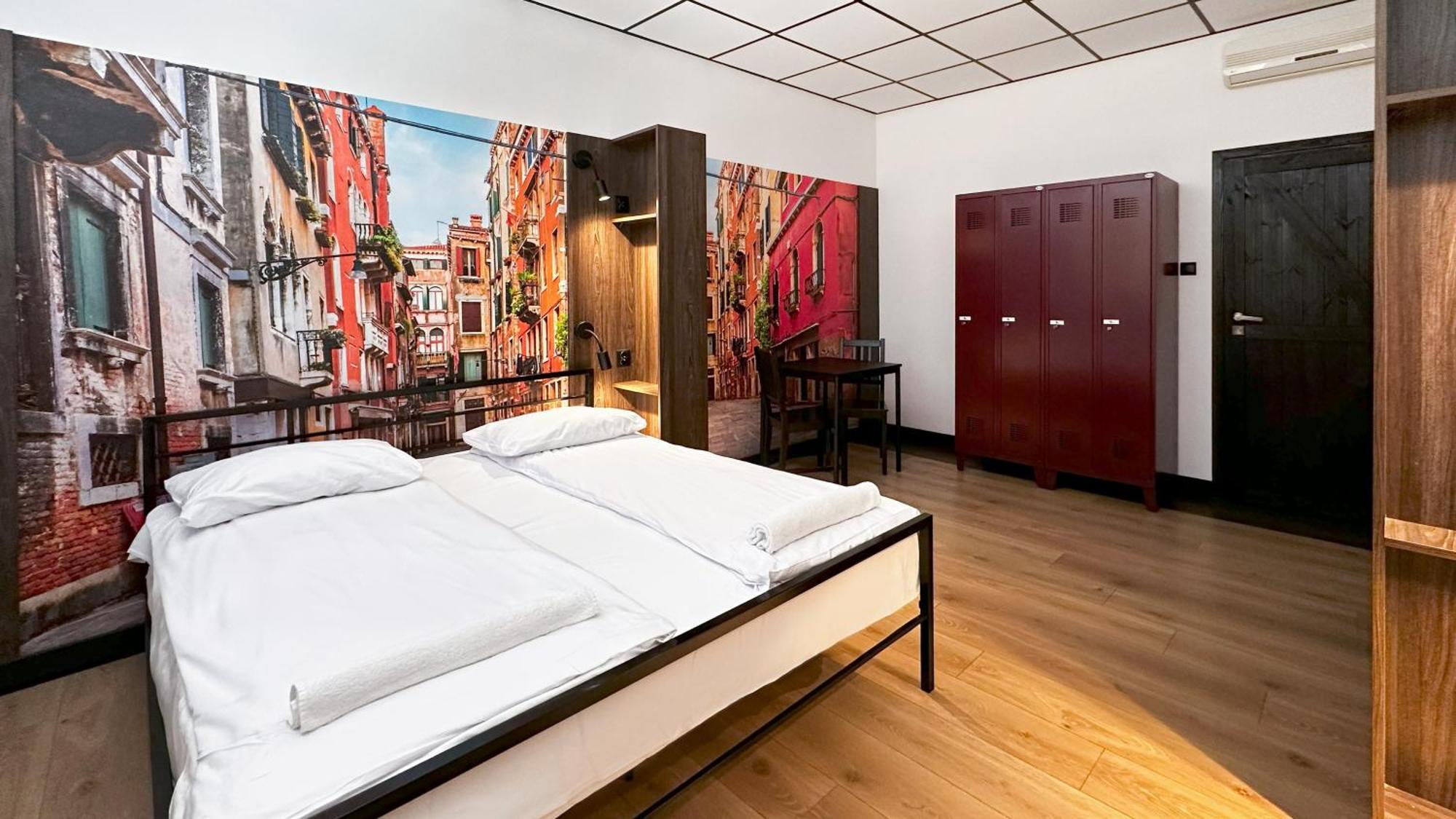 Vola Hostel Warszawa Exteriör bild